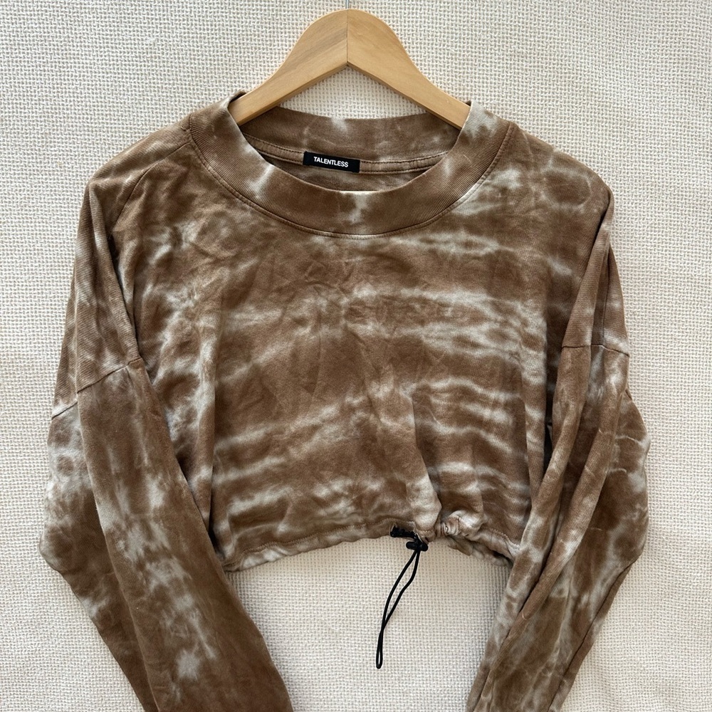 TALENTLESS Brown Tie-Dye Crop Top